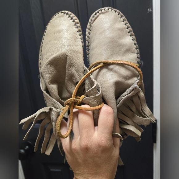 Handmade In Cherokee Fringed Leather Moccasins - Picture 1 of 7